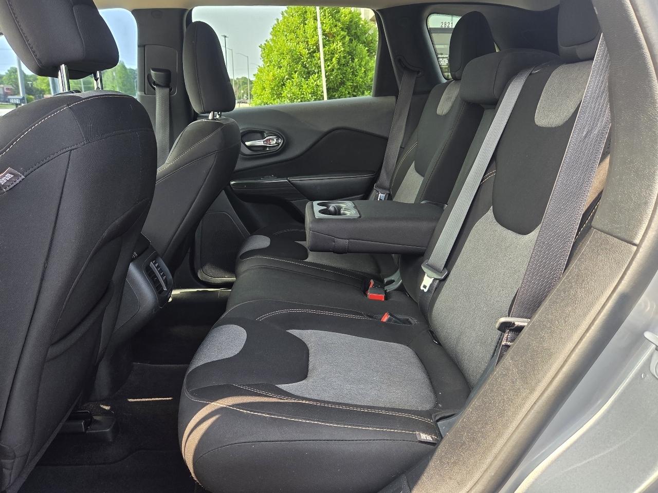 Jeep Cherokee FWD 4dr Sport 2016