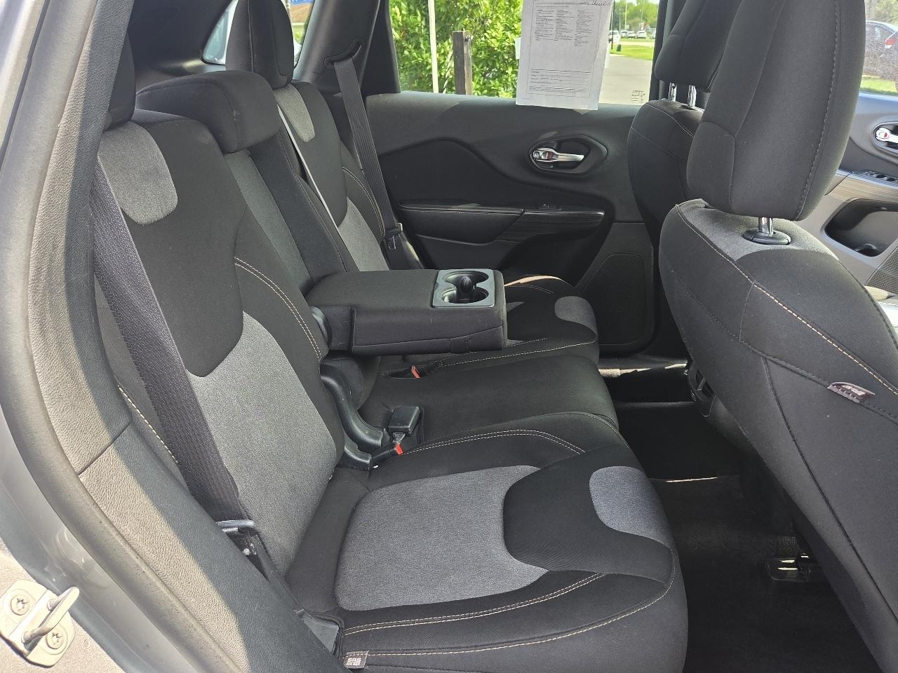 Jeep Cherokee FWD 4dr Sport 2016