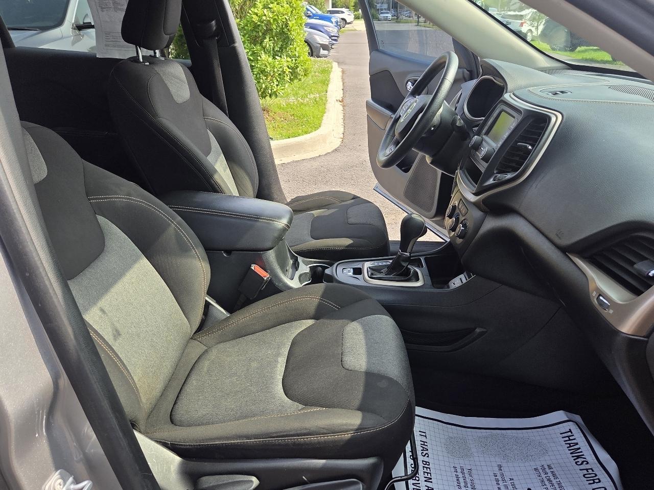 Jeep Cherokee FWD 4dr Sport 2016