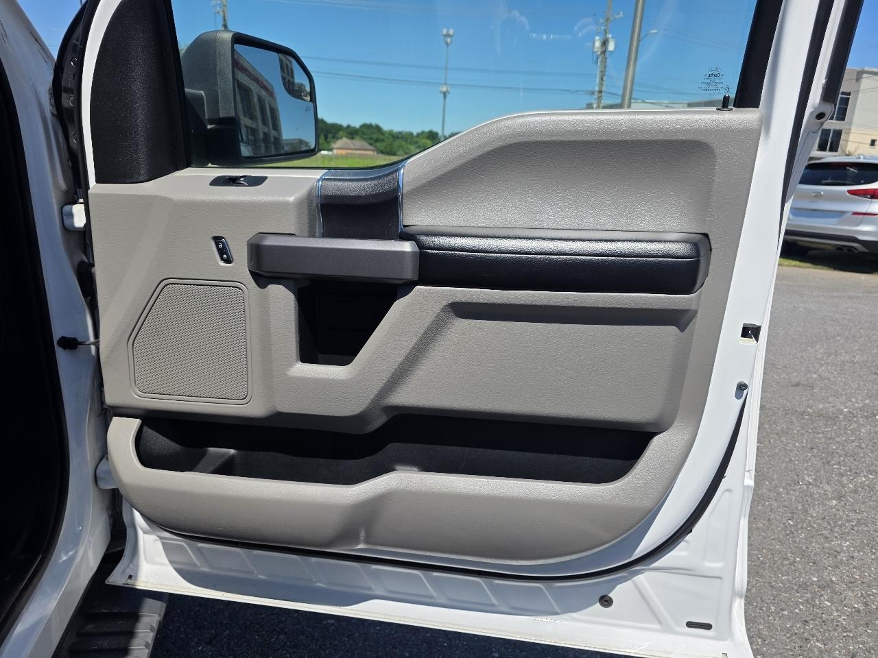 Ford F-150 2WD SuperCrew 150" XLT 2015