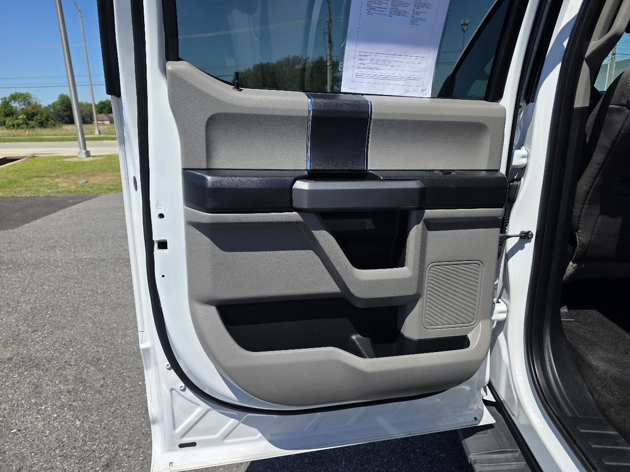 Ford F-150 2WD SuperCrew 150" XLT 2015