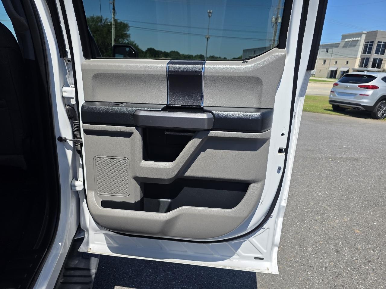 Ford F-150 2WD SuperCrew 150" XLT 2015