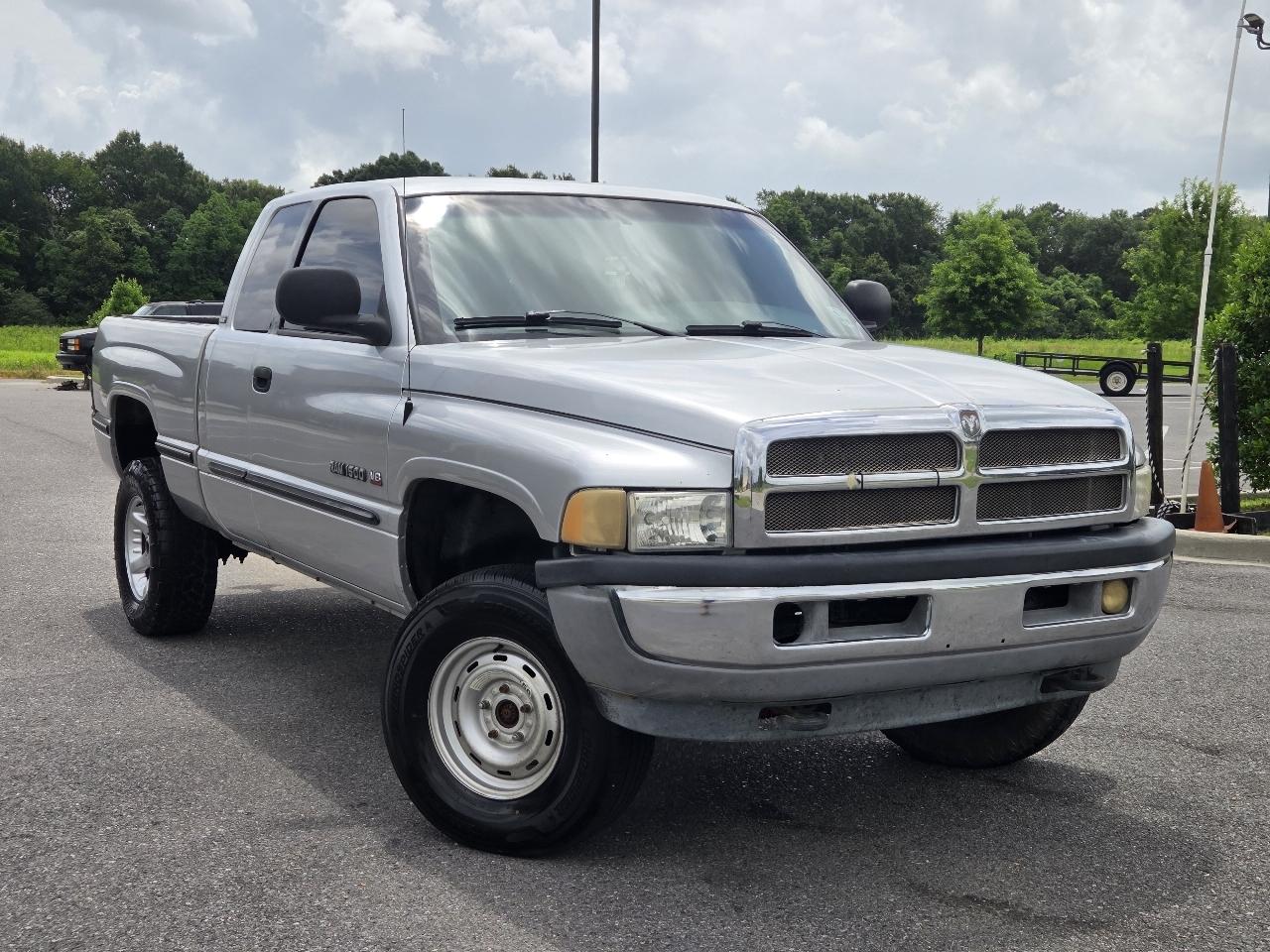Dodge Ram 1500 4dr Quad Cab 139" WB 4WD 2001