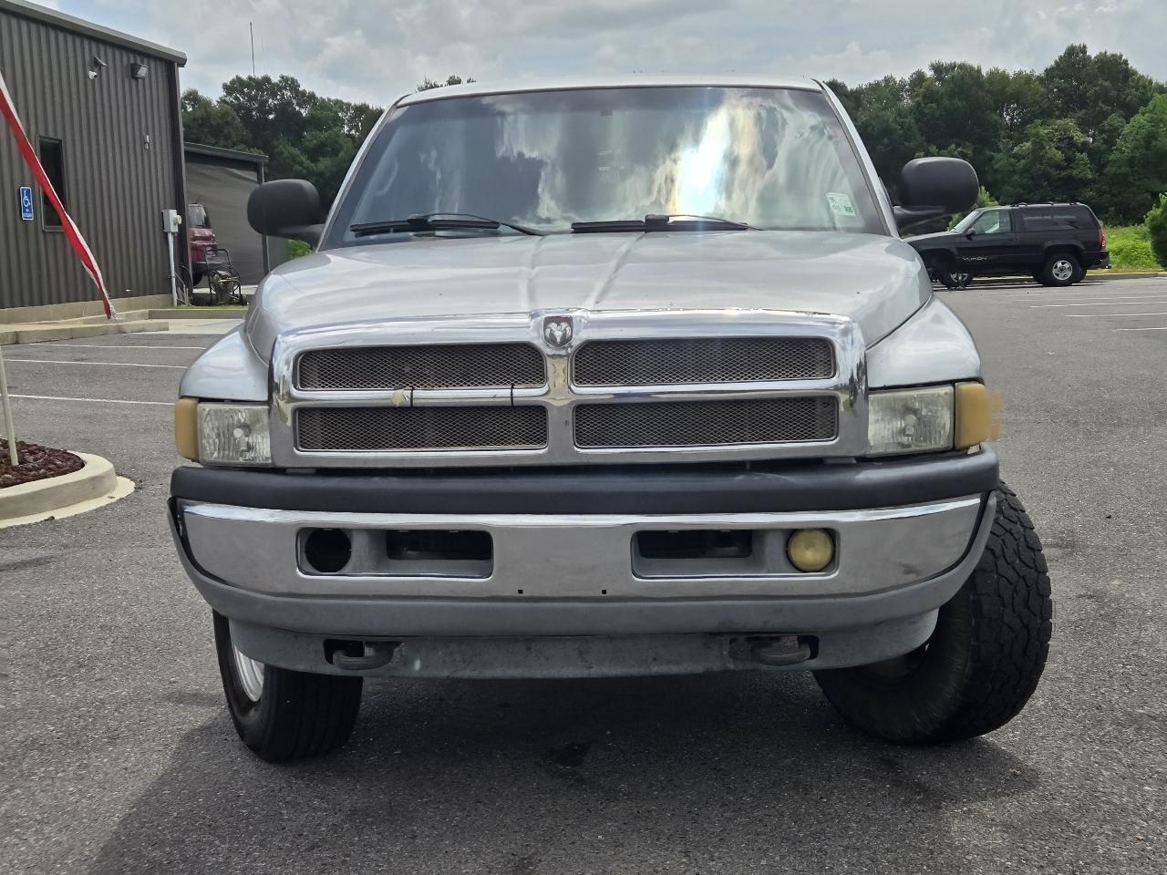 Dodge Ram 1500 4dr Quad Cab 139" WB 4WD 2001