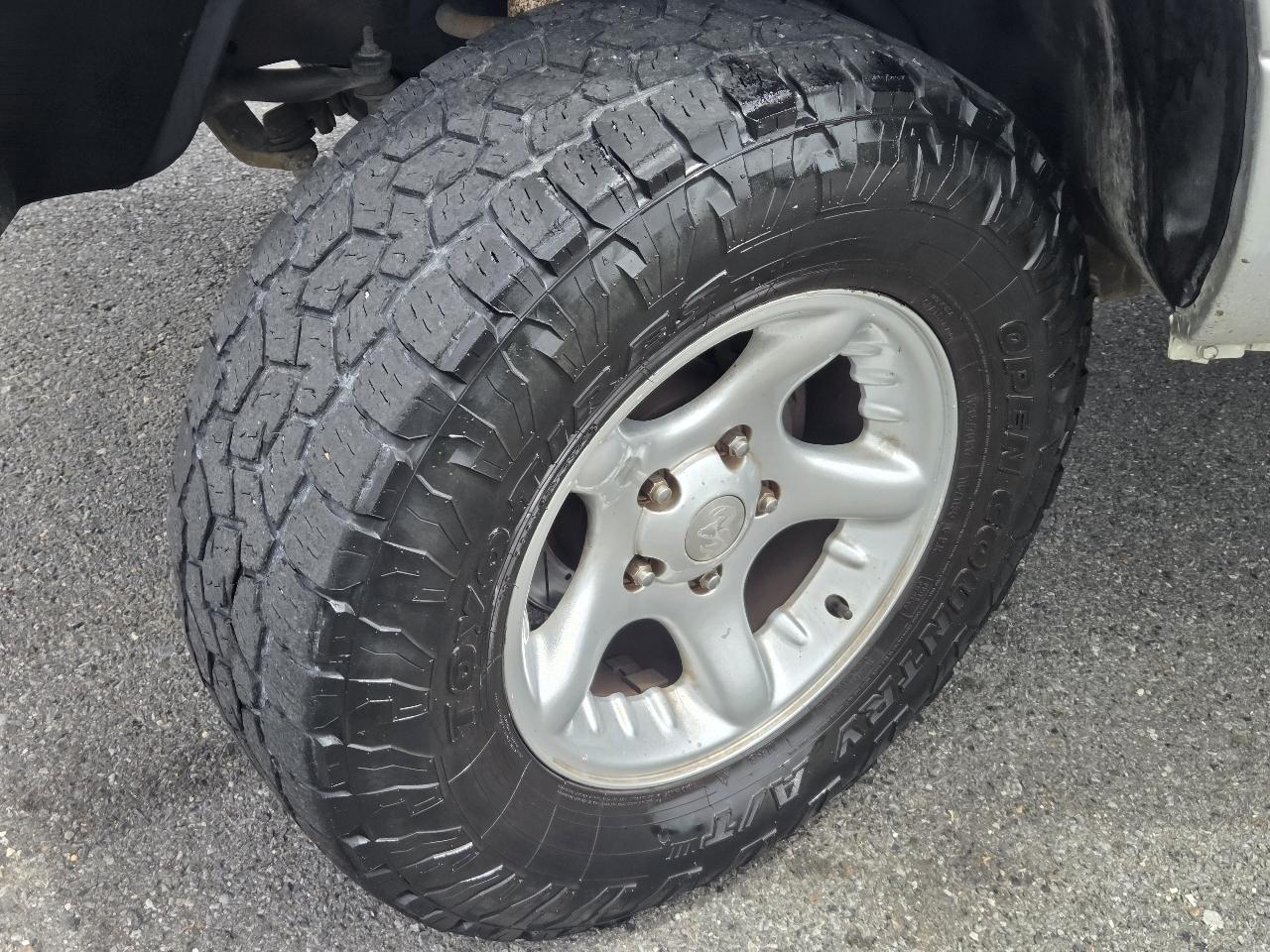 Dodge Ram 1500 4dr Quad Cab 139" WB 4WD 2001
