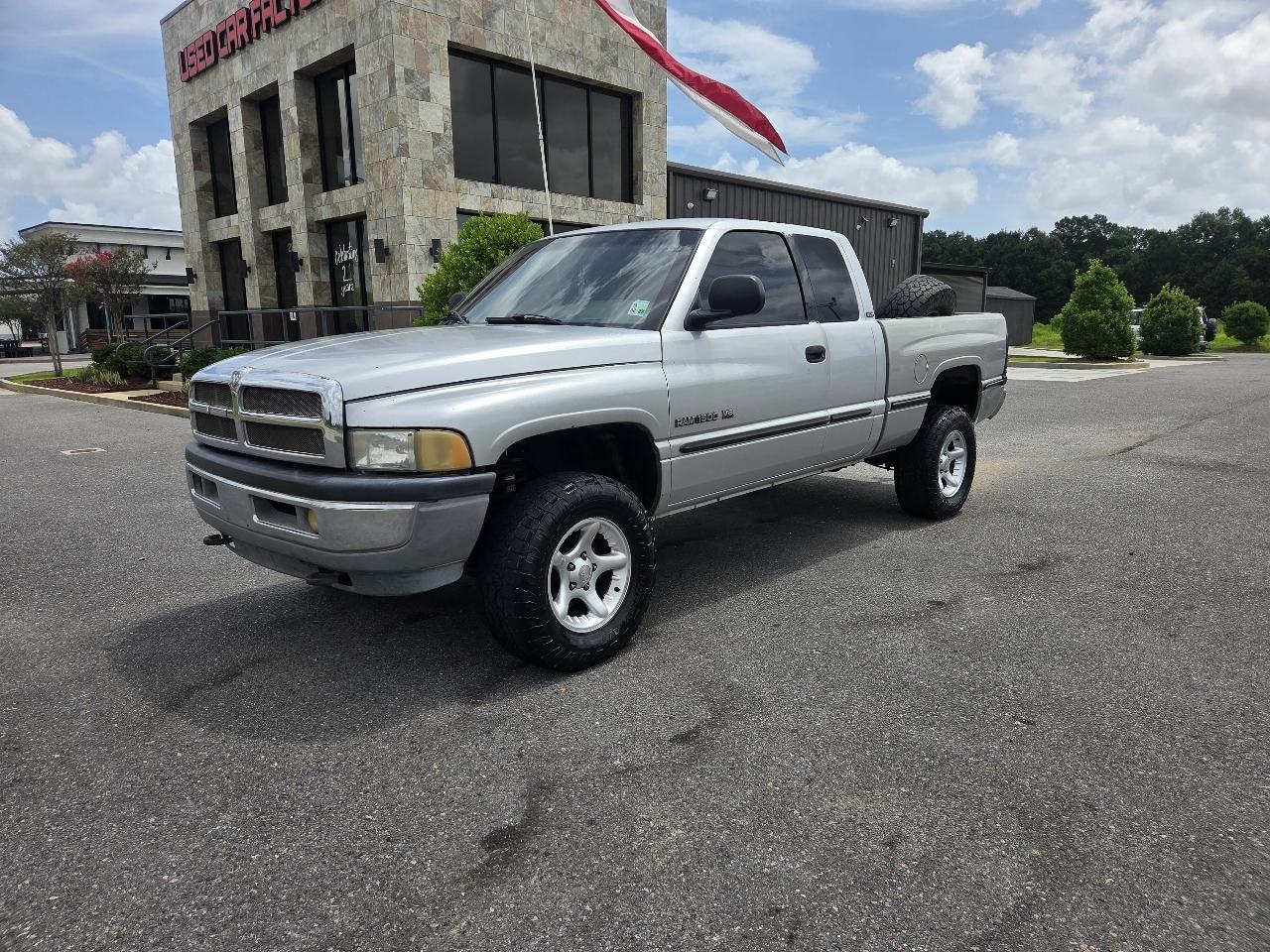 Dodge Ram 1500 4dr Quad Cab 139" WB 4WD 2001