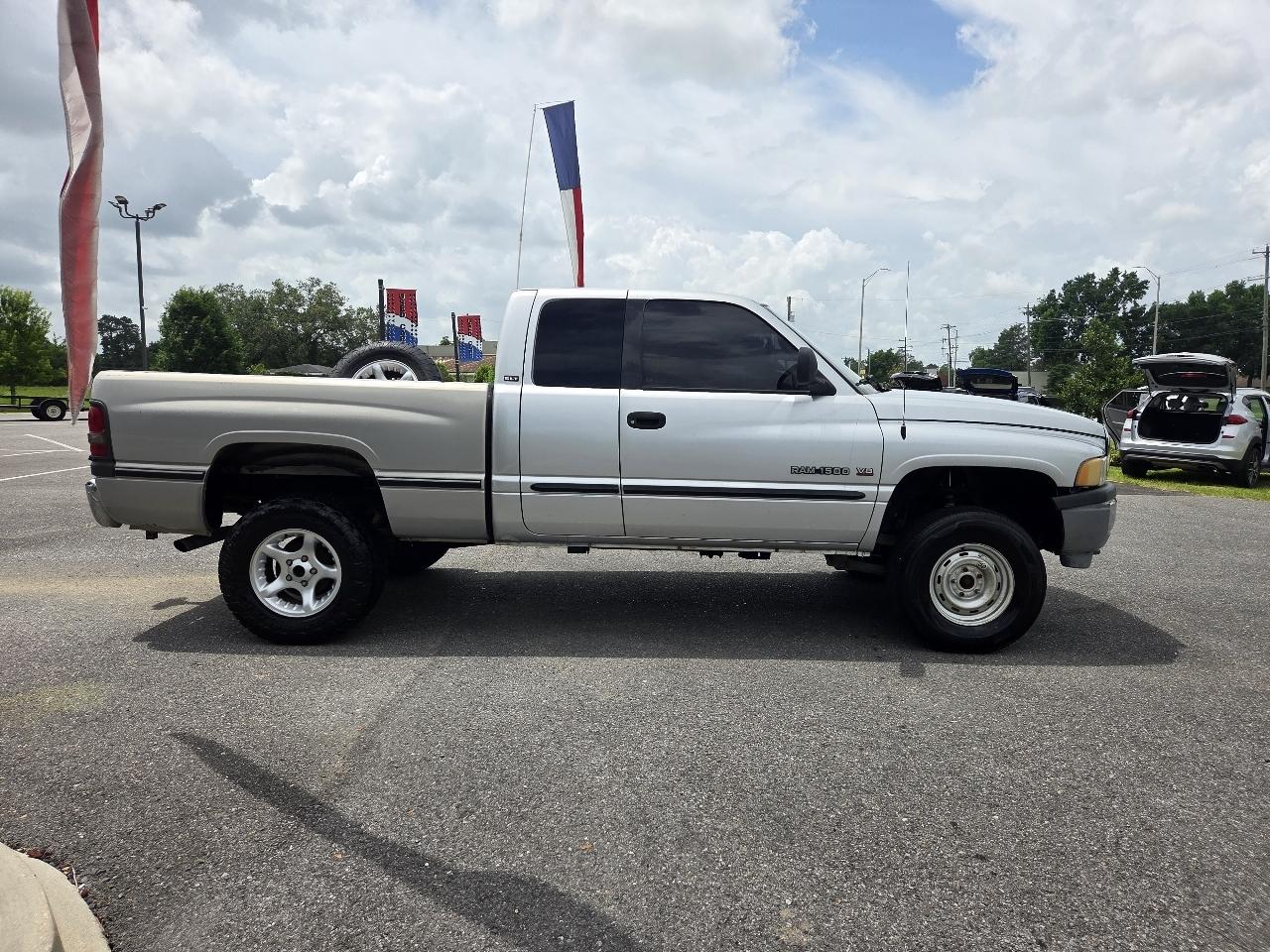 Dodge Ram 1500 4dr Quad Cab 139" WB 4WD 2001