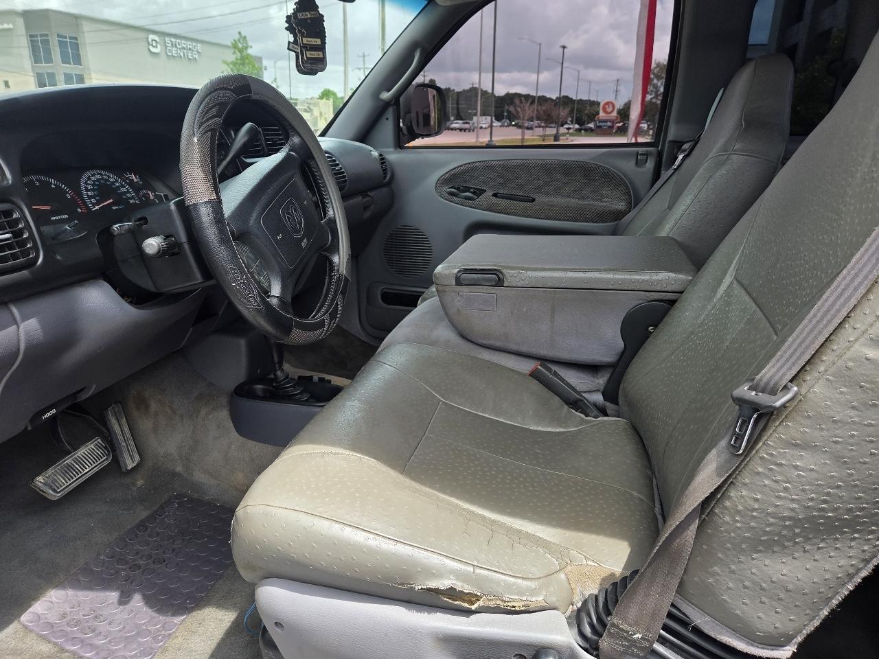 Dodge Ram 1500 4dr Quad Cab 139" WB 4WD 2001