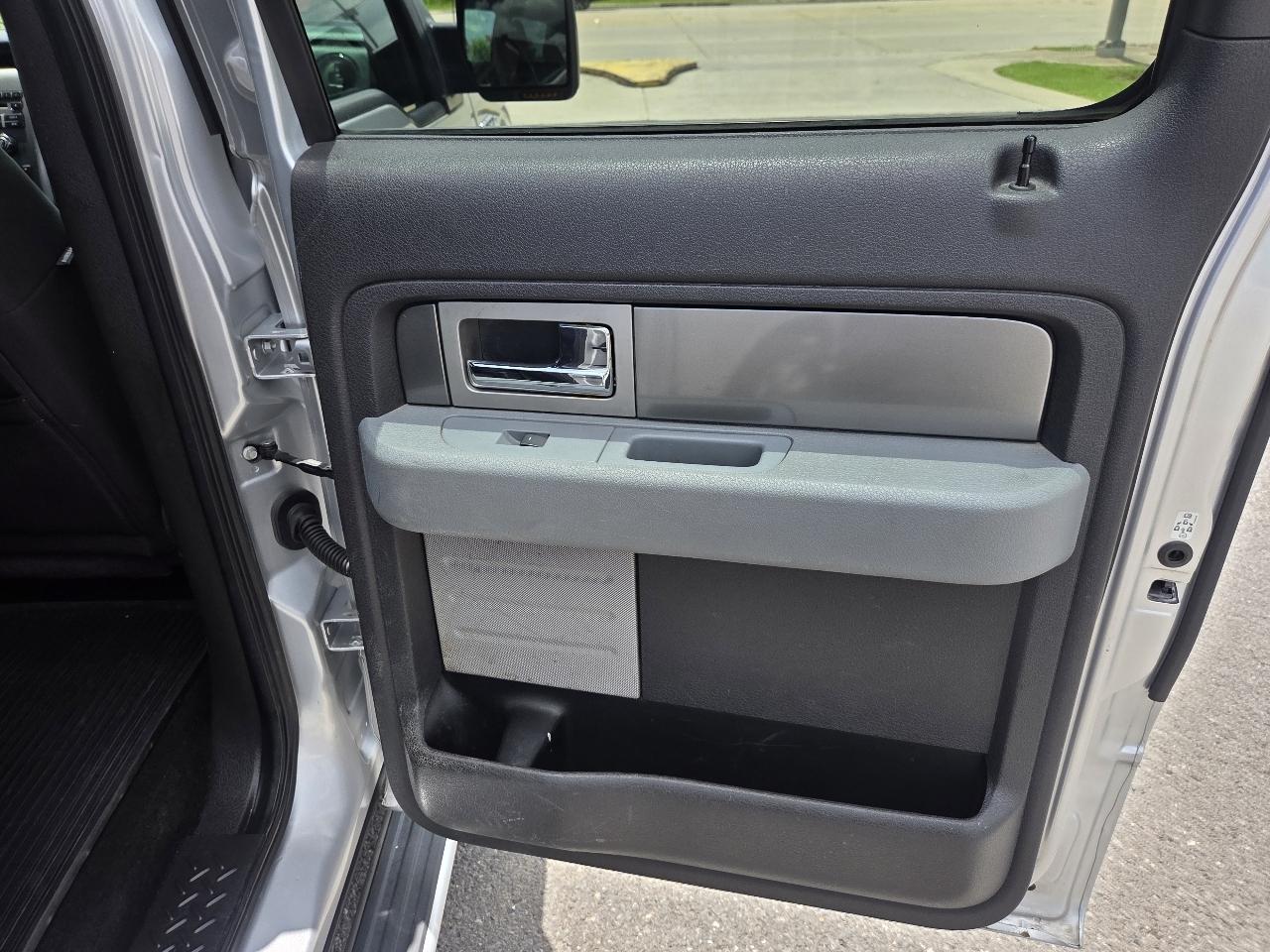 Ford F-150 2WD SuperCrew 145" XLT 2011
