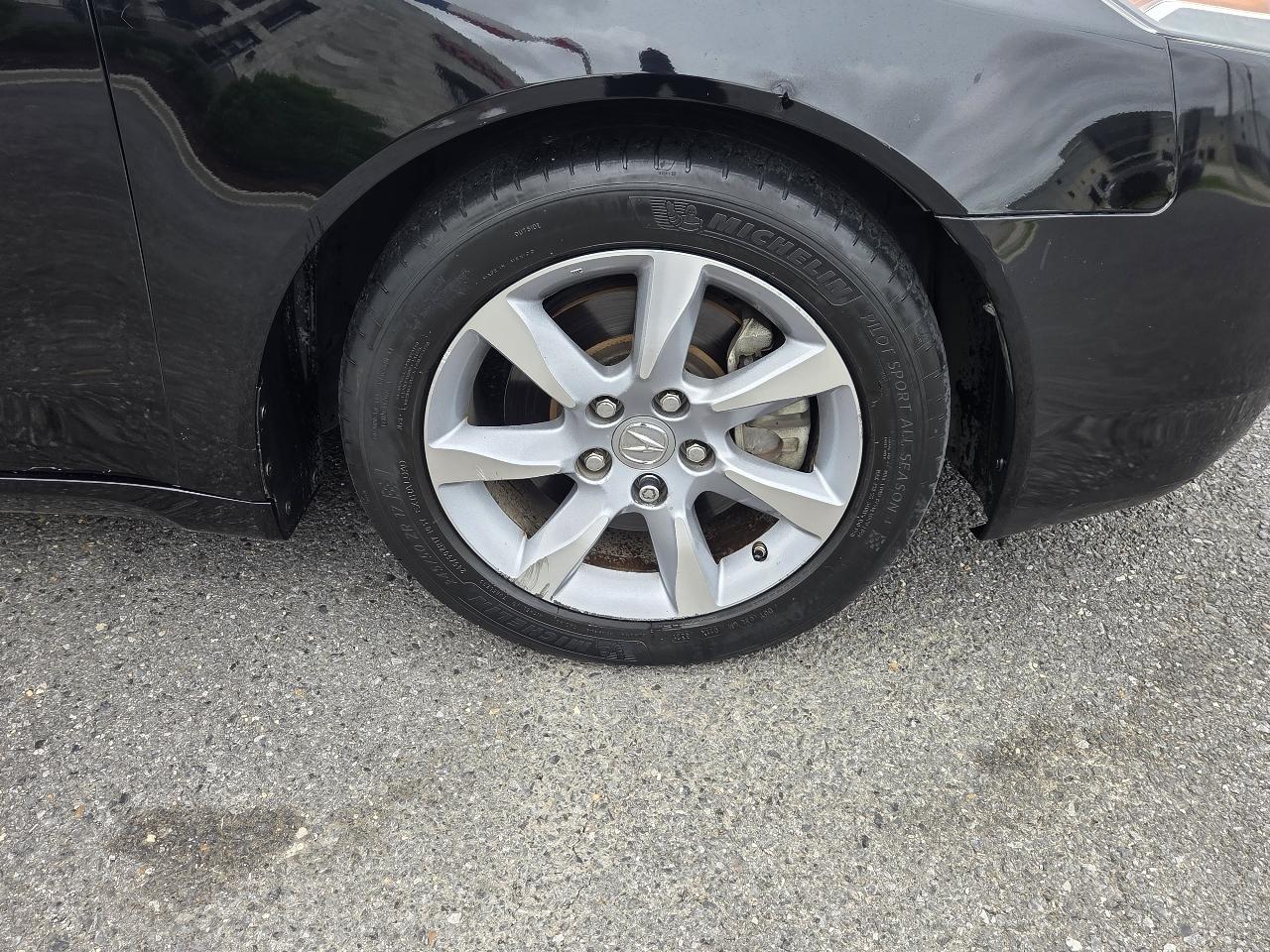 Acura TL 4dr Sdn Auto 2WD 2012
