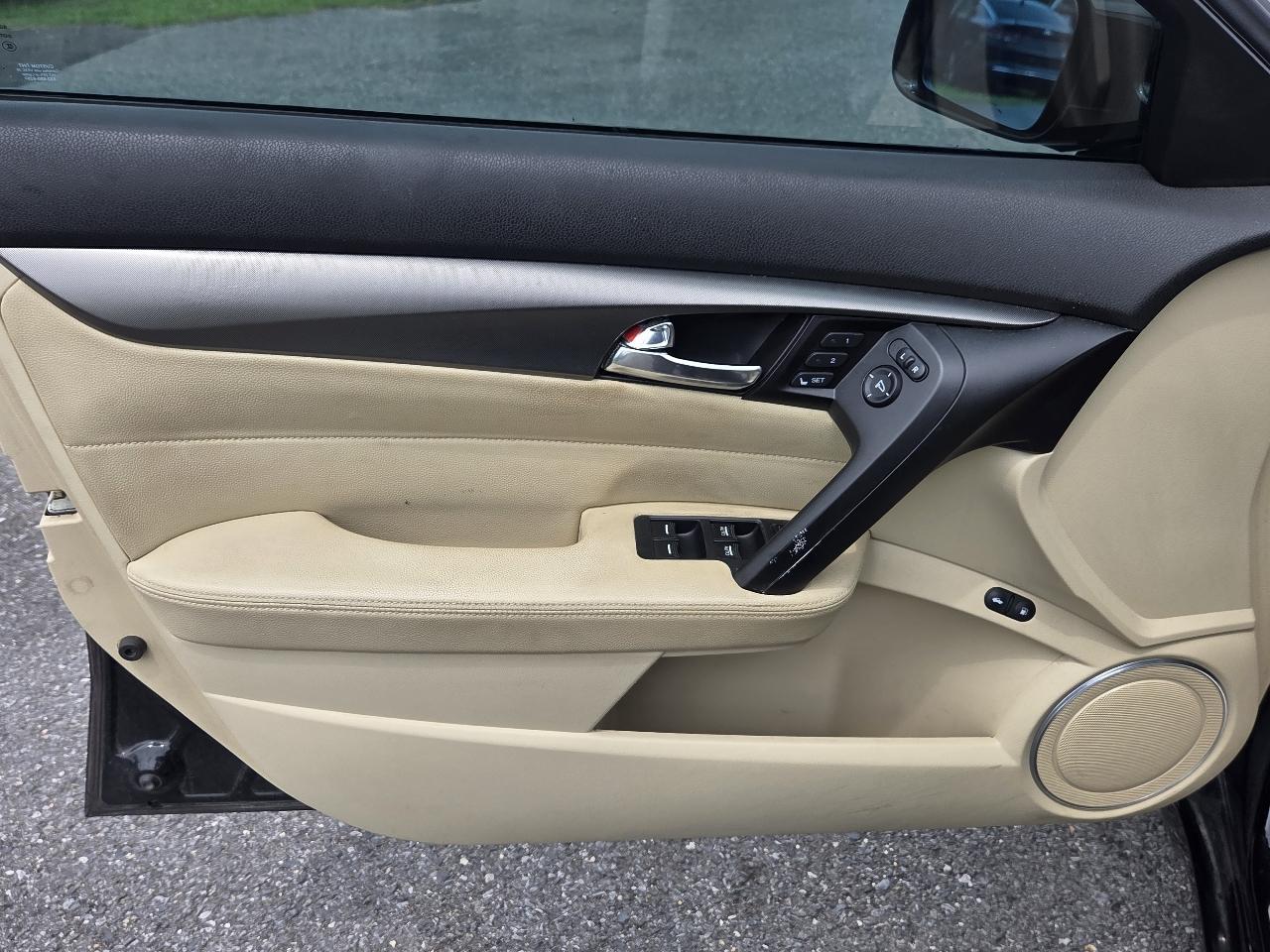 Acura TL 4dr Sdn Auto 2WD 2012