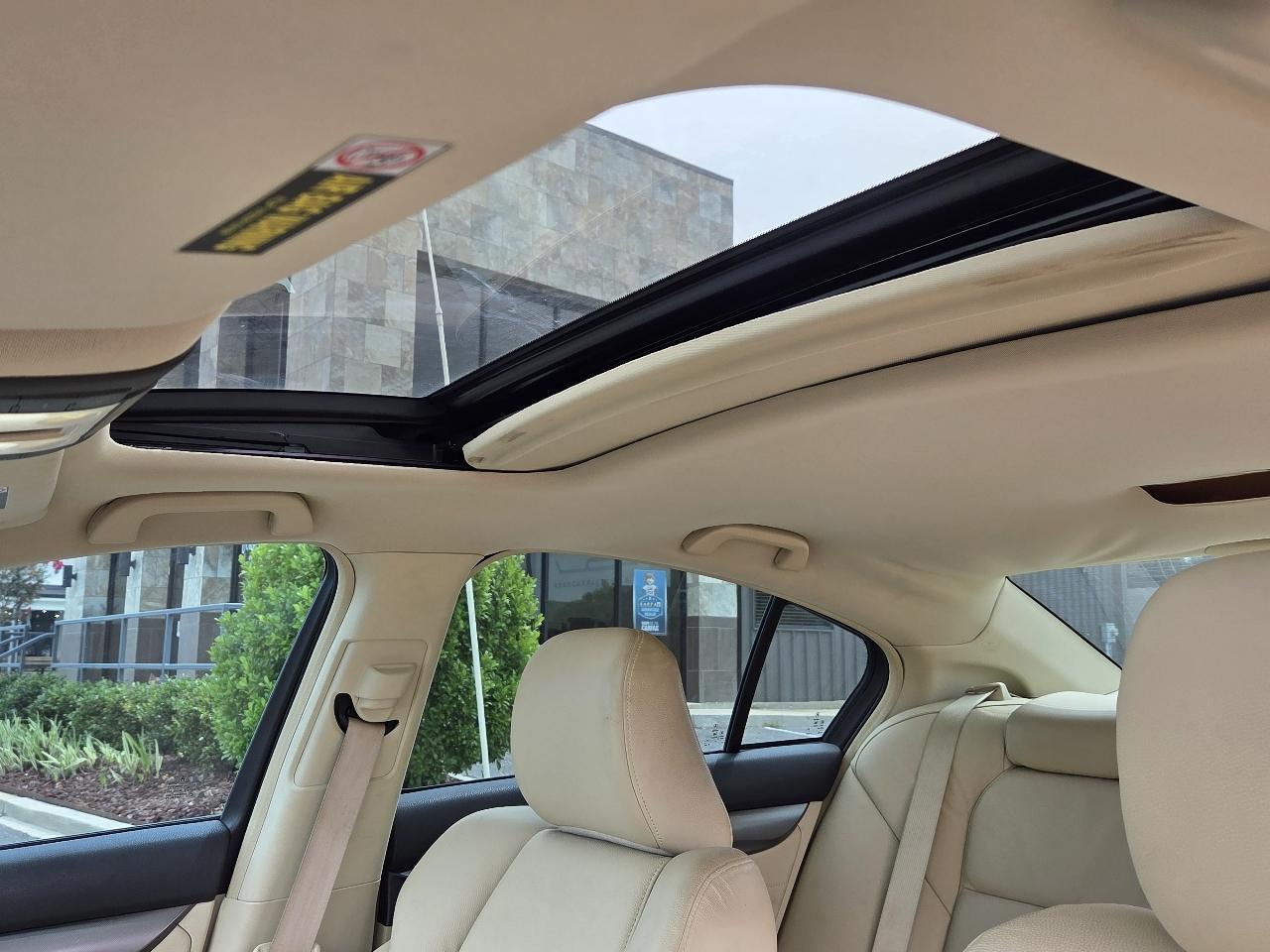 Acura TL 4dr Sdn Auto 2WD 2012