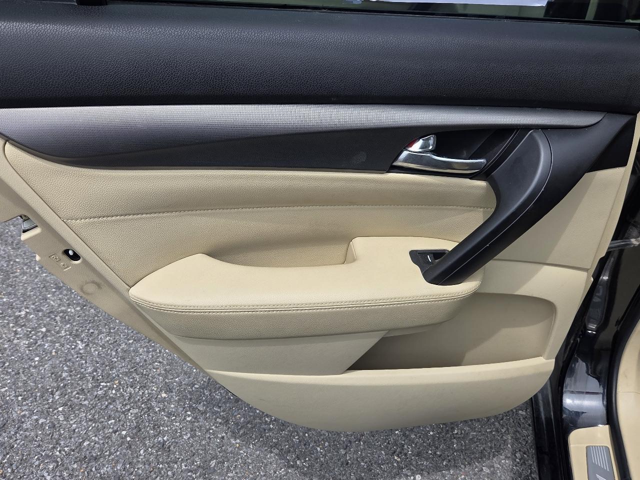 Acura TL 4dr Sdn Auto 2WD 2012