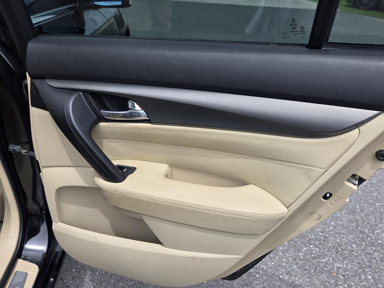 Acura TL 4dr Sdn Auto 2WD 2012