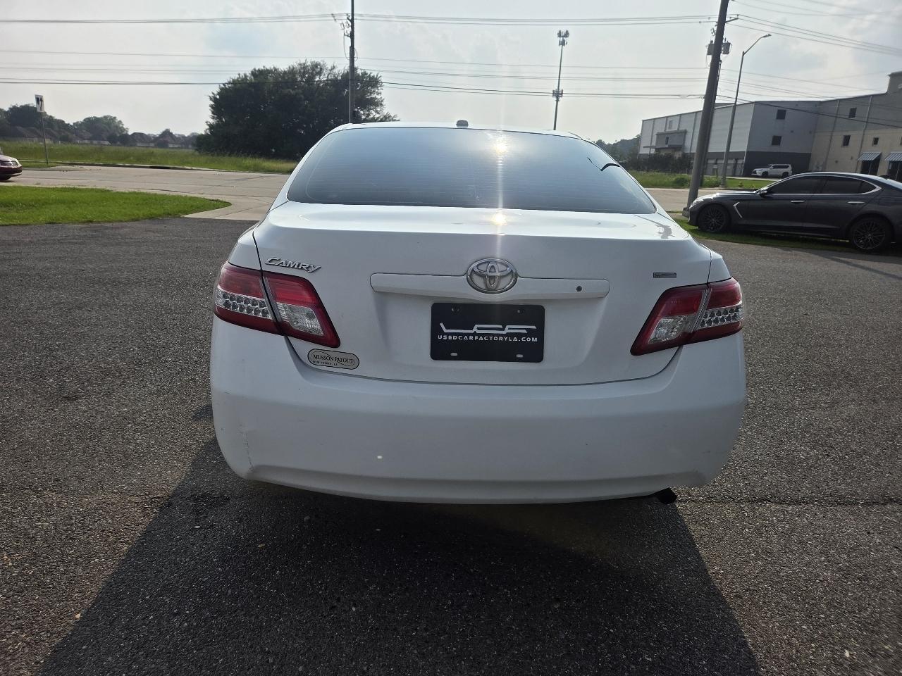 Toyota Camry 4dr Sdn I4 Man (Natl) 2010