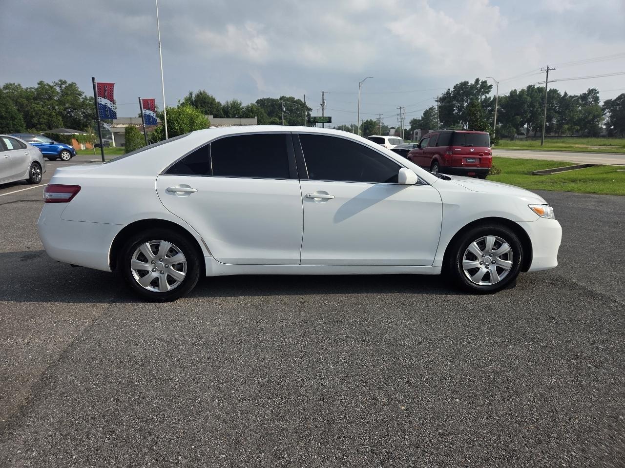 Toyota Camry 4dr Sdn I4 Man (Natl) 2010
