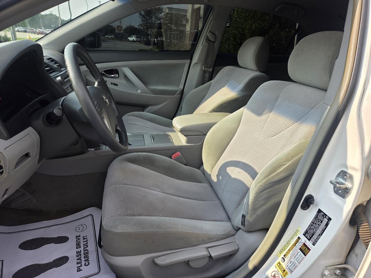Toyota Camry 4dr Sdn I4 Man (Natl) 2010