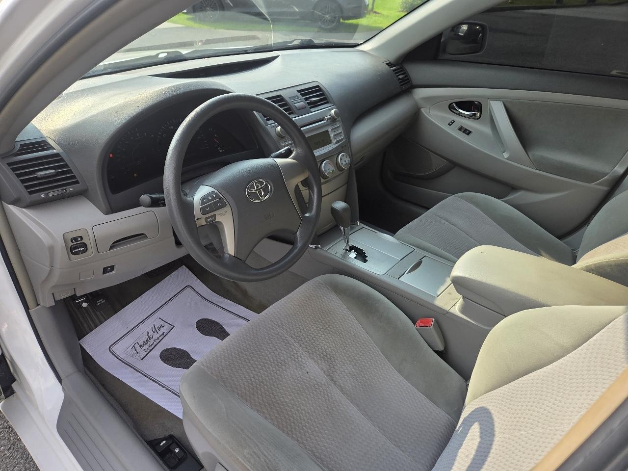 Toyota Camry 4dr Sdn I4 Man (Natl) 2010