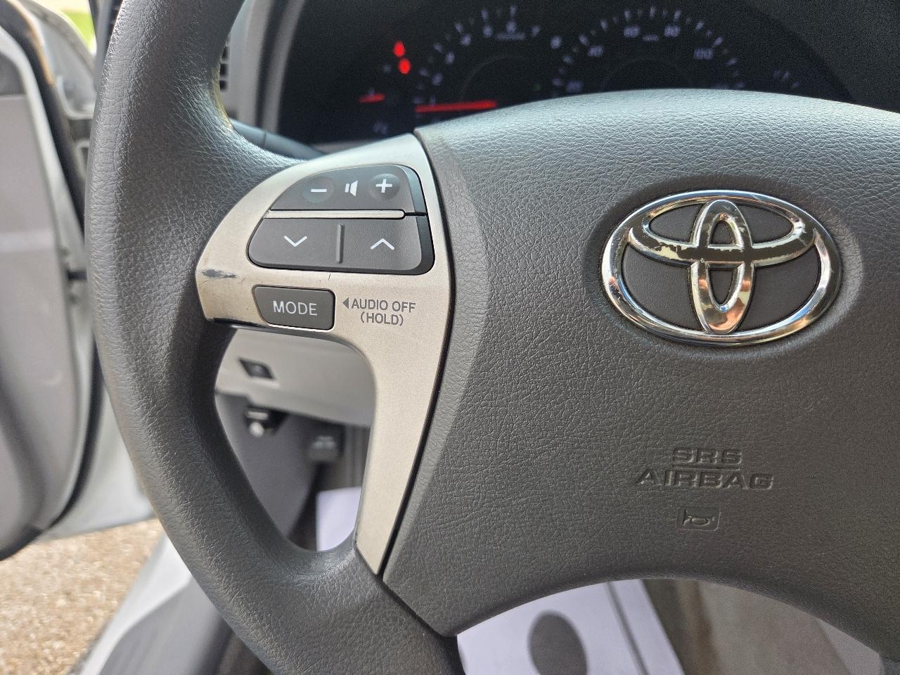 Toyota Camry 4dr Sdn I4 Man (Natl) 2010