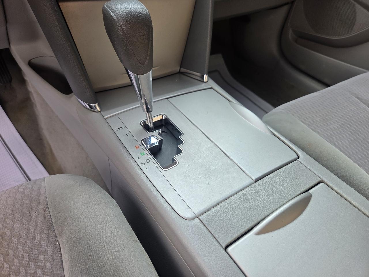 Toyota Camry 4dr Sdn I4 Man (Natl) 2010