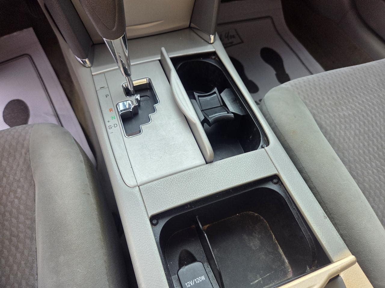 Toyota Camry 4dr Sdn I4 Man (Natl) 2010