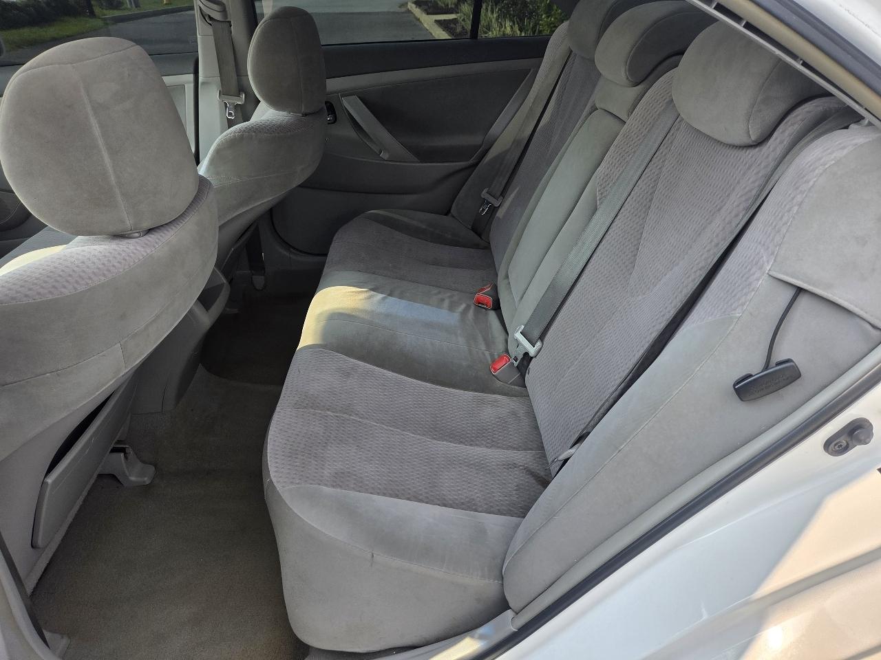 Toyota Camry 4dr Sdn I4 Man (Natl) 2010