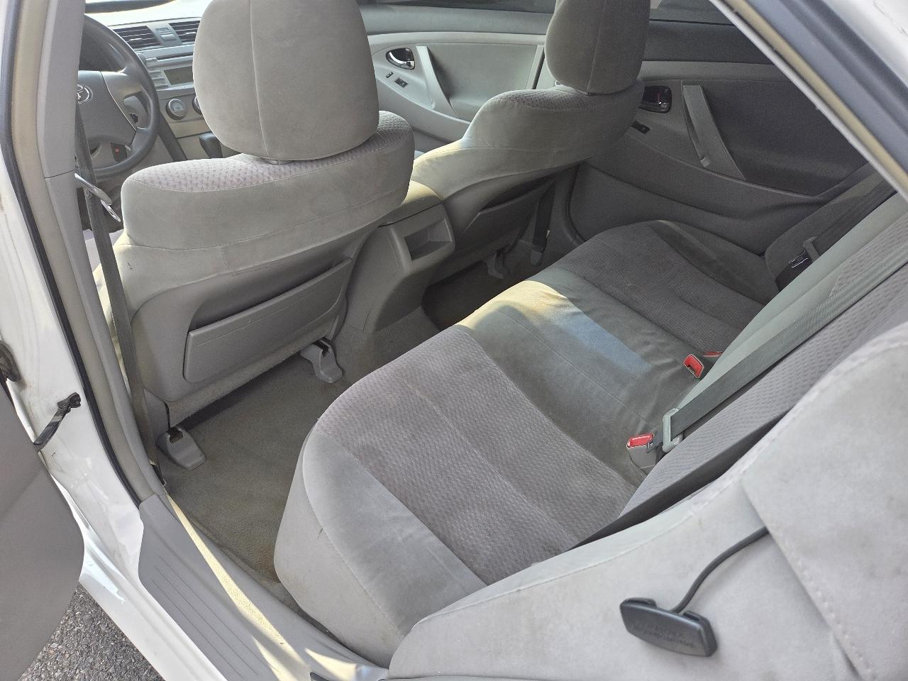 Toyota Camry 4dr Sdn I4 Man (Natl) 2010