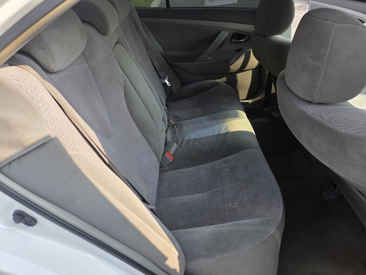 Toyota Camry 4dr Sdn I4 Man (Natl) 2010