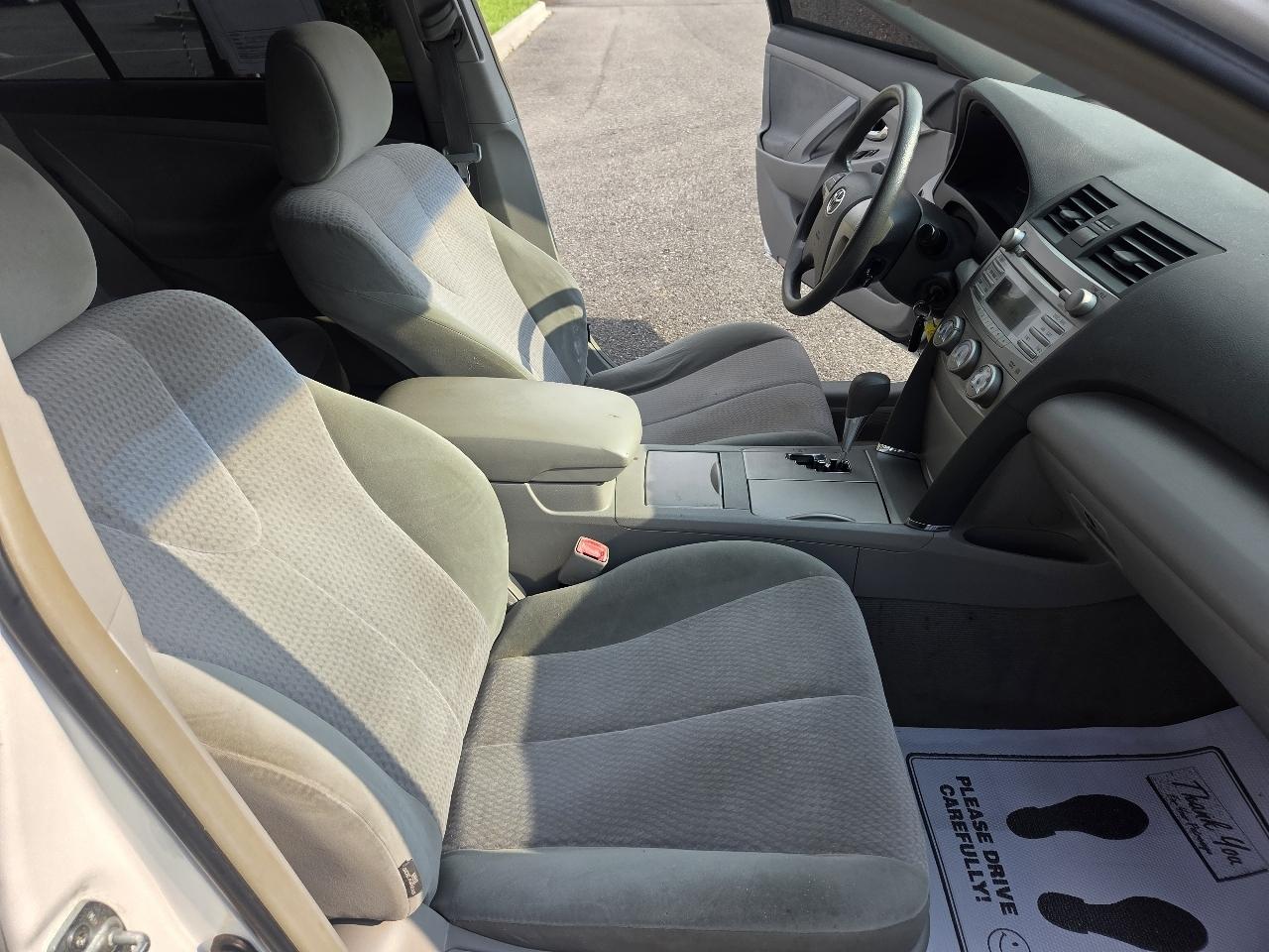Toyota Camry 4dr Sdn I4 Man (Natl) 2010
