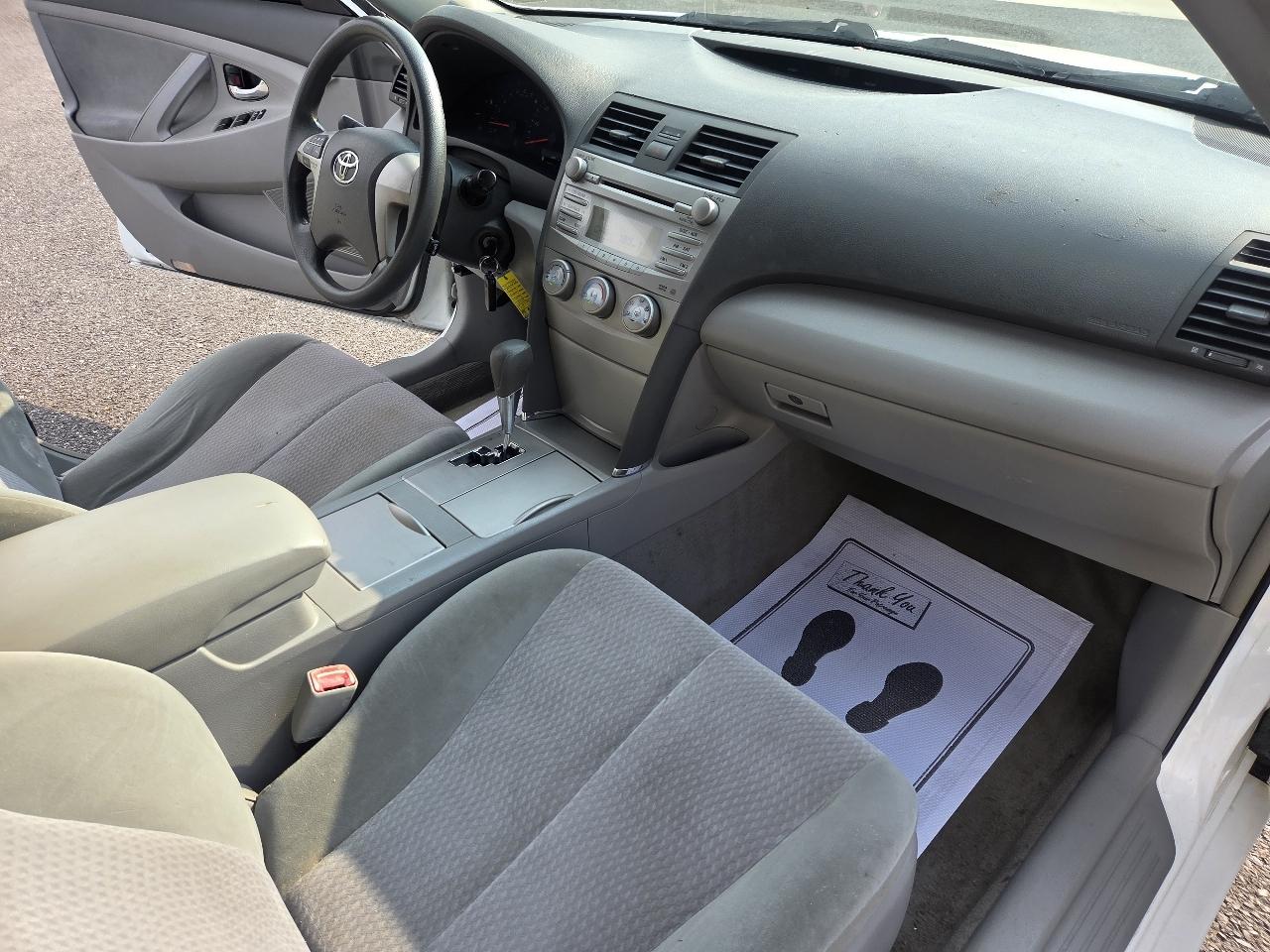 Toyota Camry 4dr Sdn I4 Man (Natl) 2010