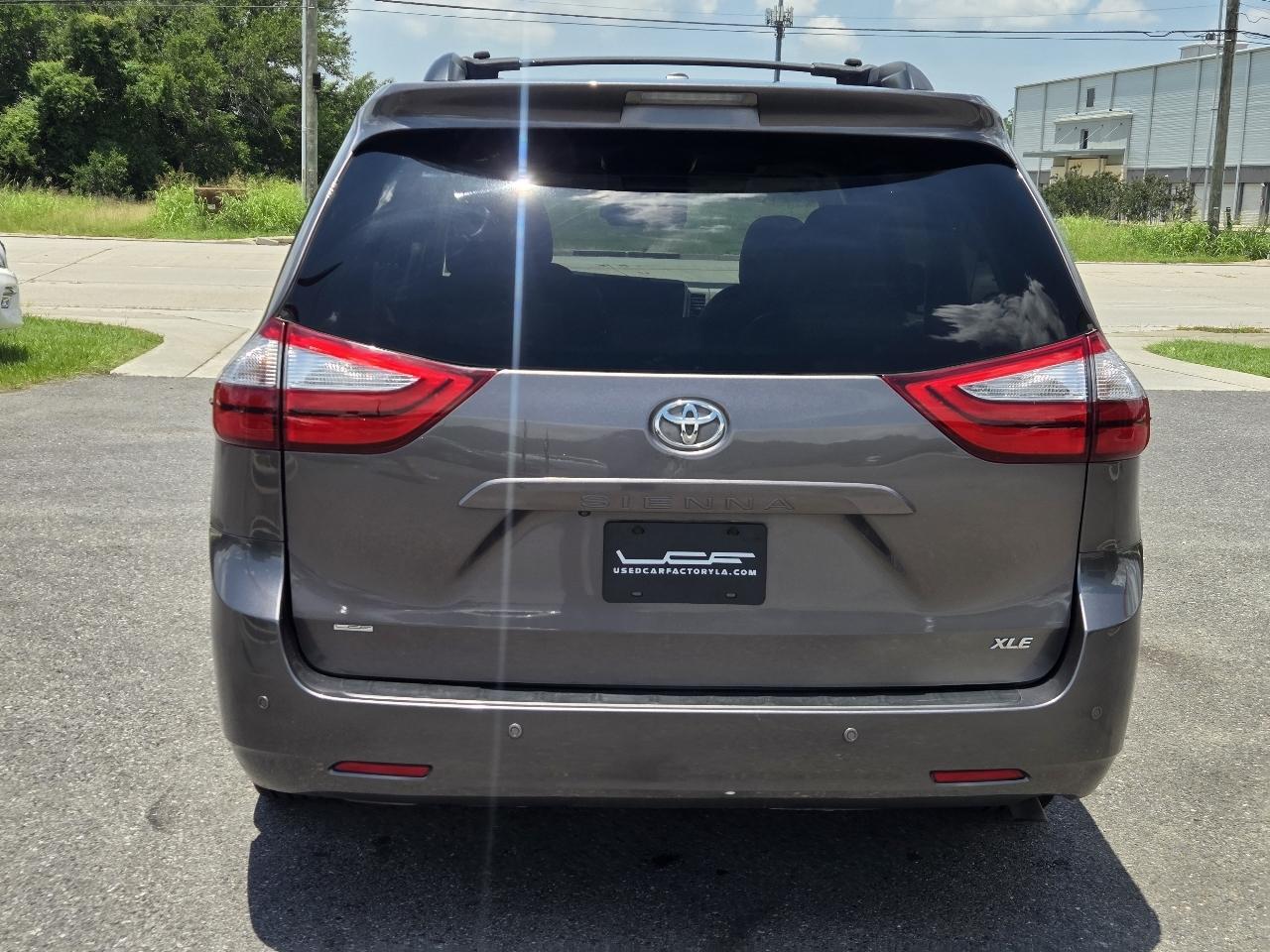 Toyota Sienna 5dr 8-Pass Van XLE Premium FWD (Natl) 2016