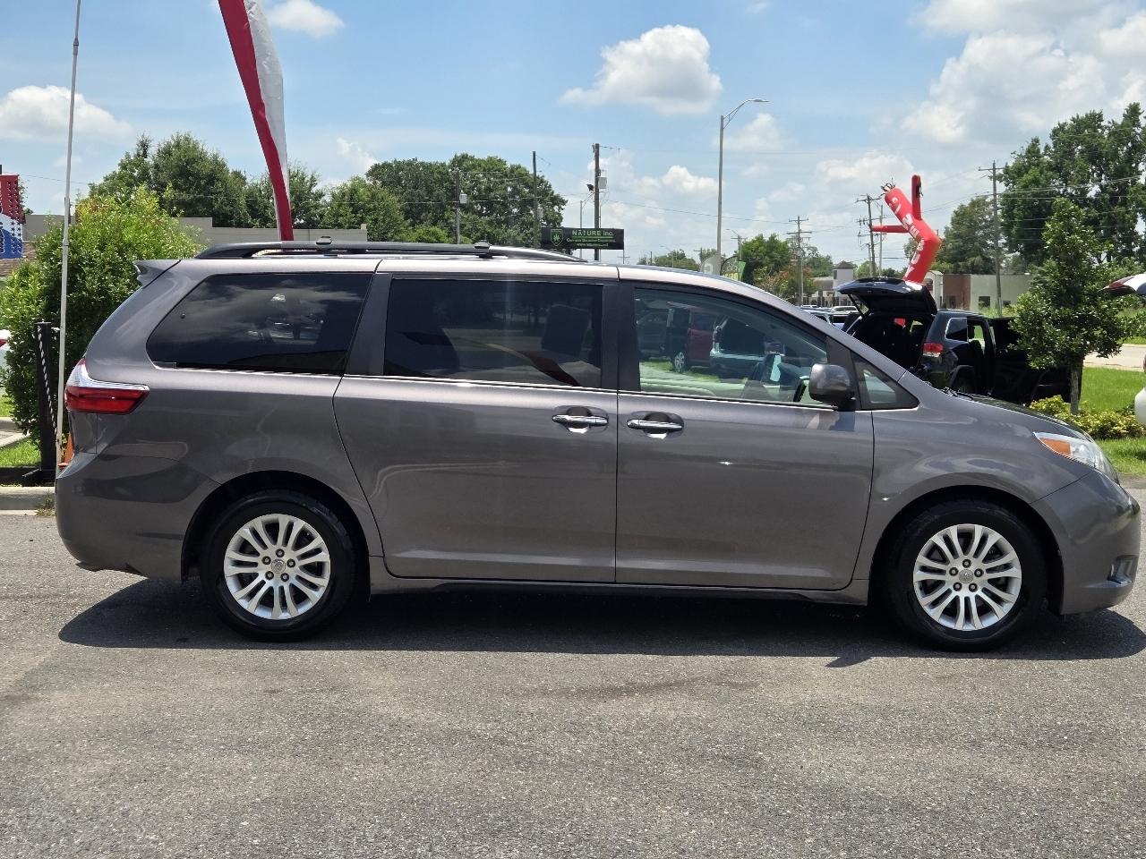 Toyota Sienna 5dr 8-Pass Van XLE Premium FWD (Natl) 2016