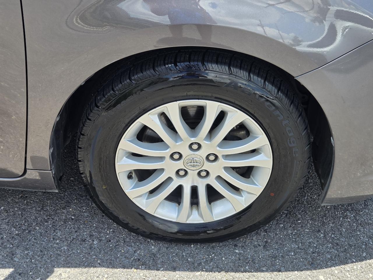 Toyota Sienna 5dr 8-Pass Van XLE Premium FWD (Natl) 2016