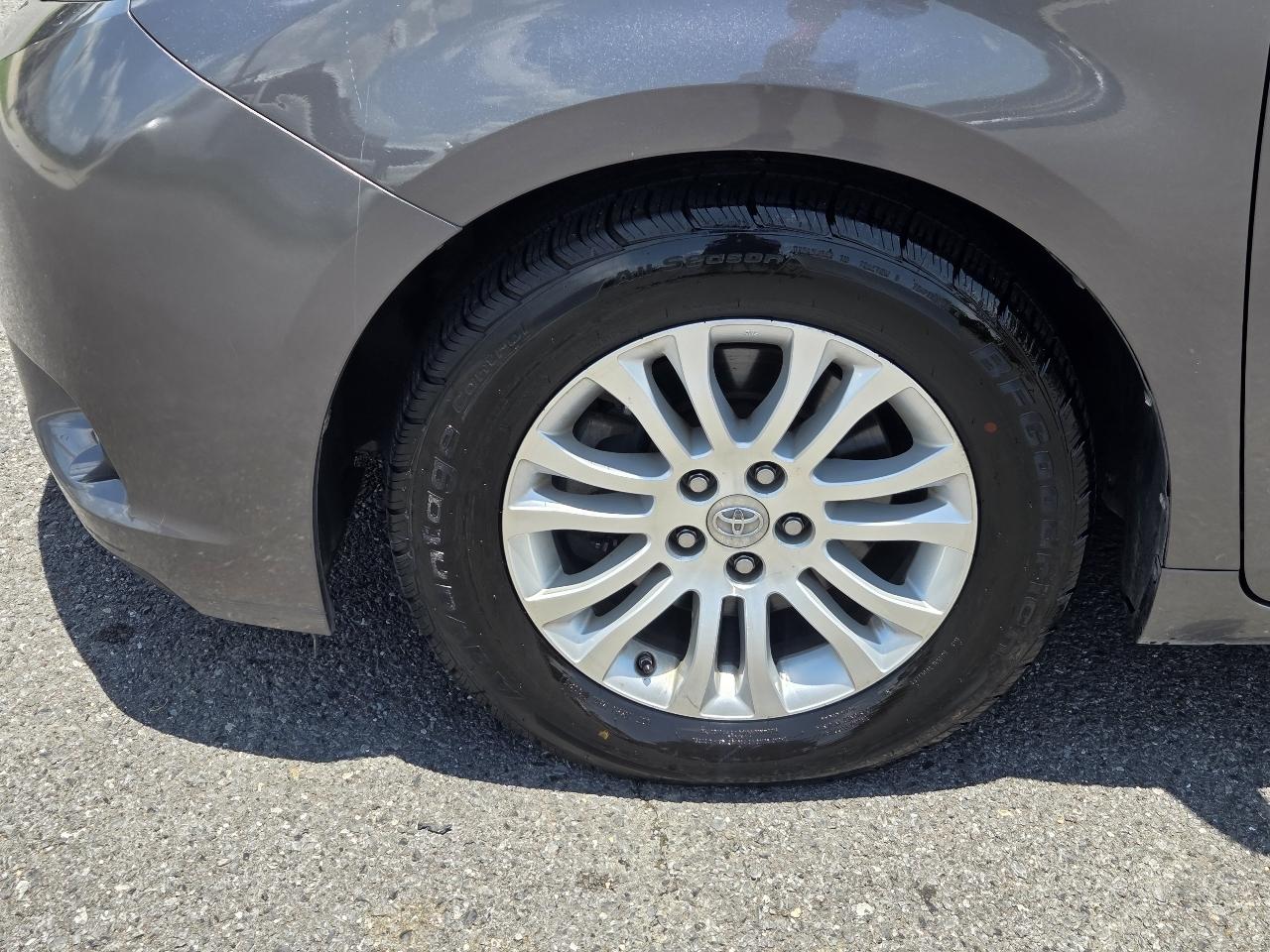 Toyota Sienna 5dr 8-Pass Van XLE Premium FWD (Natl) 2016