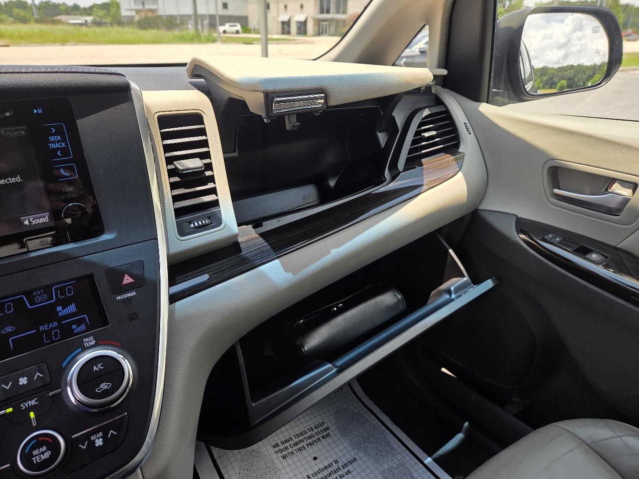 Toyota Sienna 5dr 8-Pass Van XLE Premium FWD (Natl) 2016