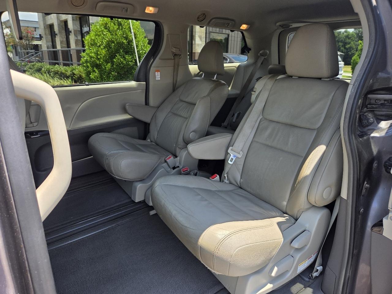 Toyota Sienna 5dr 8-Pass Van XLE Premium FWD (Natl) 2016
