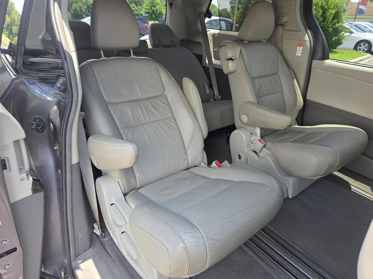 Toyota Sienna 5dr 8-Pass Van XLE Premium FWD (Natl) 2016