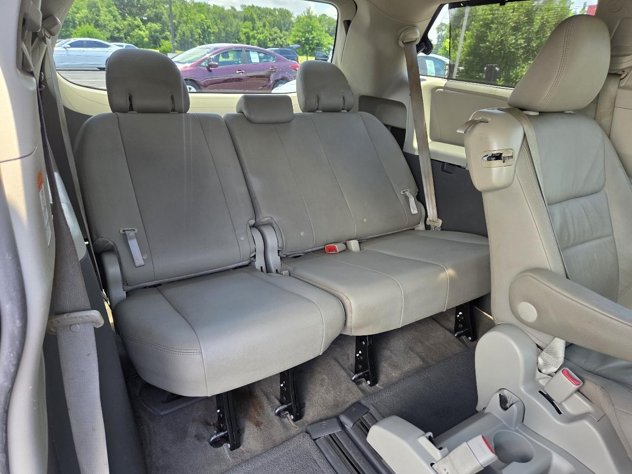 Toyota Sienna 5dr 8-Pass Van XLE Premium FWD (Natl) 2016