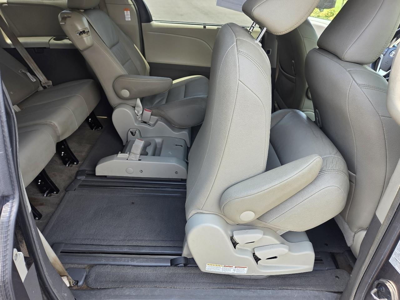 Toyota Sienna 5dr 8-Pass Van XLE Premium FWD (Natl) 2016