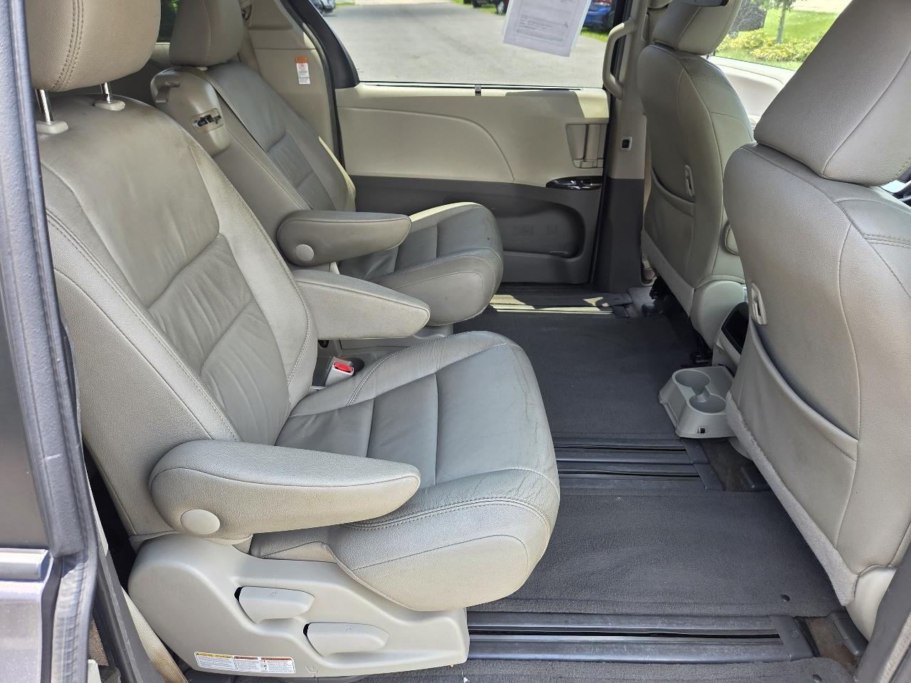 Toyota Sienna 5dr 8-Pass Van XLE Premium FWD (Natl) 2016