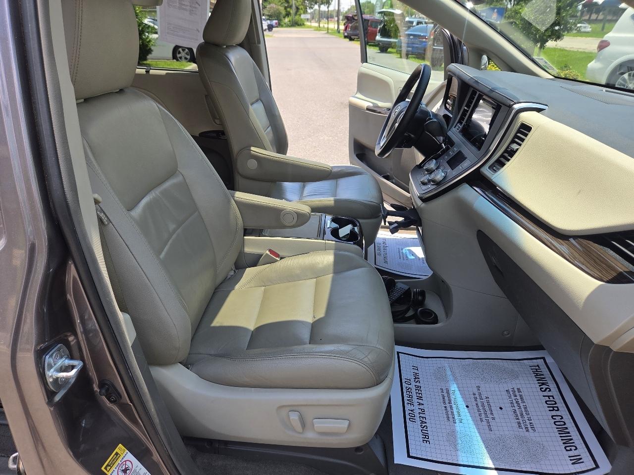 Toyota Sienna 5dr 8-Pass Van XLE Premium FWD (Natl) 2016