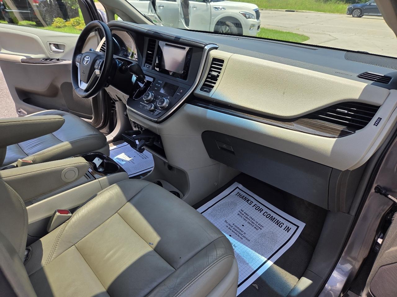 Toyota Sienna 5dr 8-Pass Van XLE Premium FWD (Natl) 2016