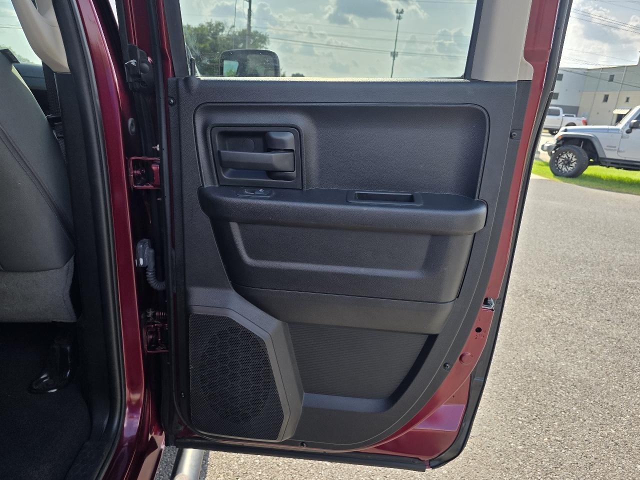 RAM 1500 Classic Tradesman 4x2 Quad Cab 6'4" Box 2019