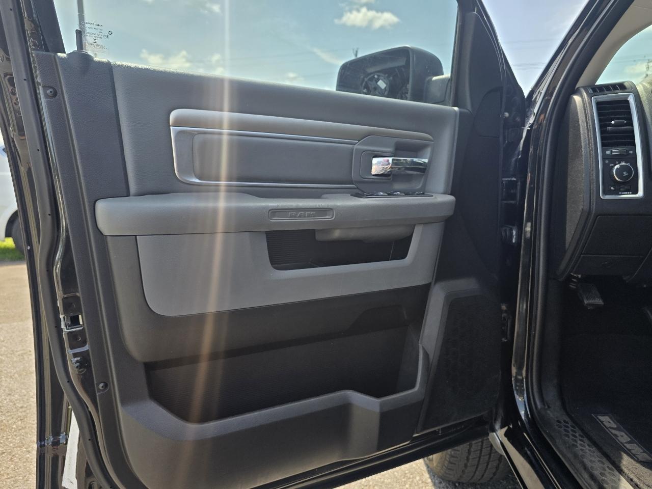 RAM 1500 Big Horn 4x4 Crew Cab 5'7" Box 2018