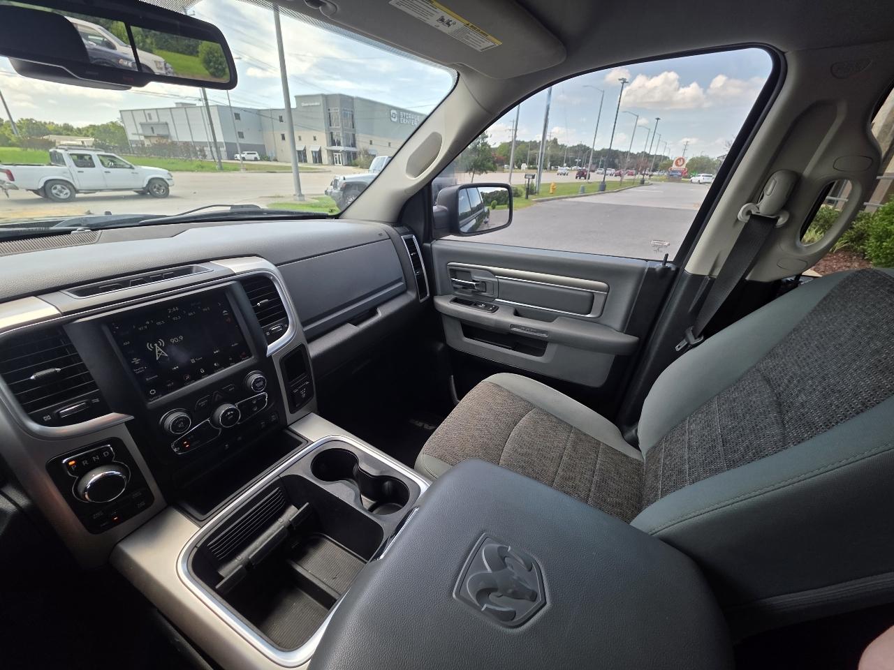 RAM 1500 Big Horn 4x4 Crew Cab 5'7" Box 2018