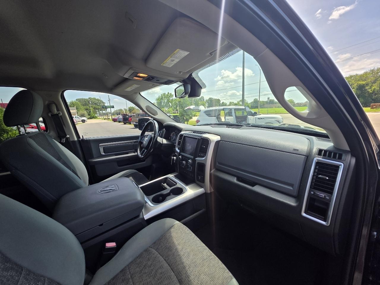 RAM 1500 Big Horn 4x4 Crew Cab 5'7" Box 2018