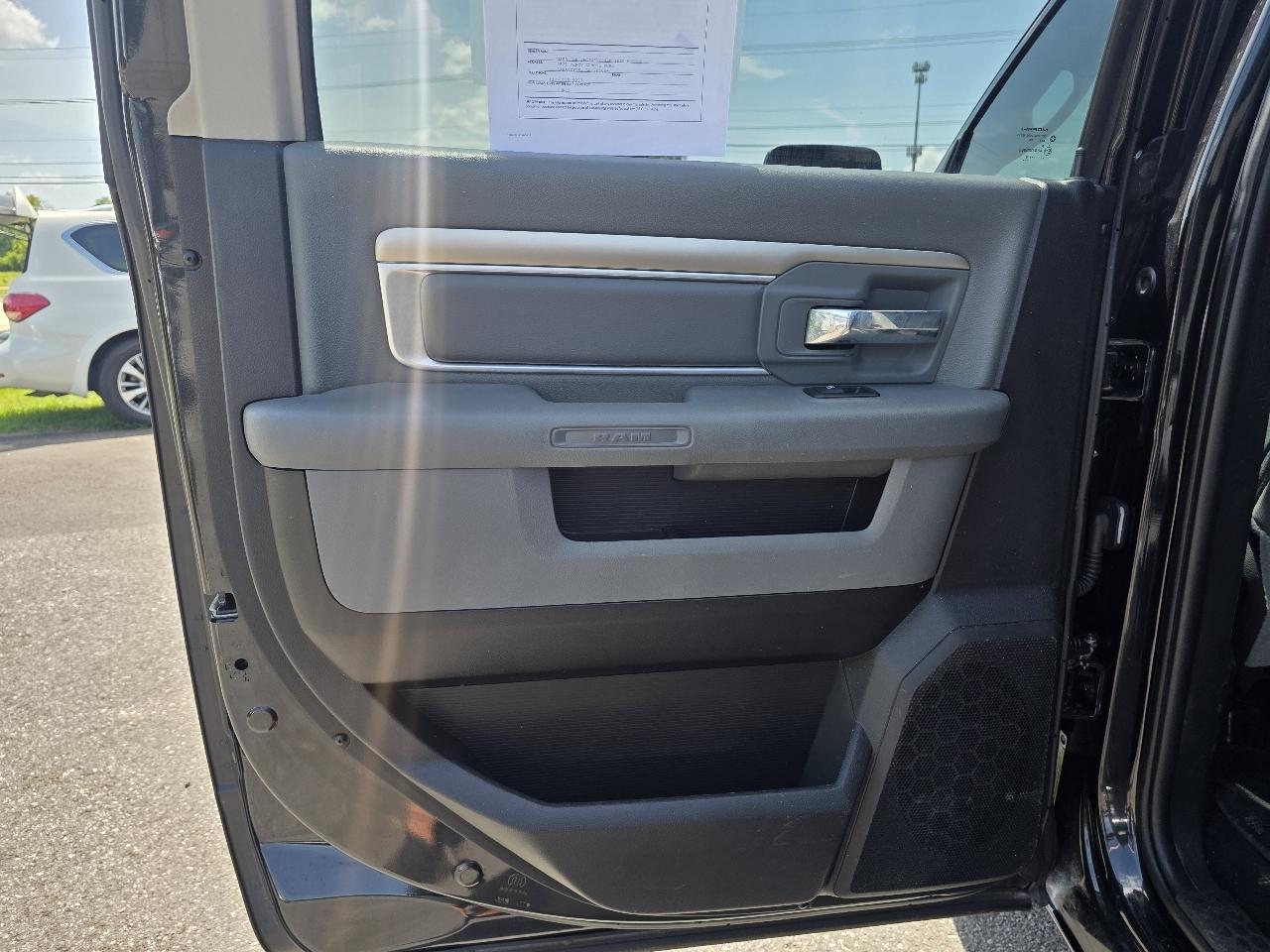 RAM 1500 Big Horn 4x4 Crew Cab 5'7" Box 2018