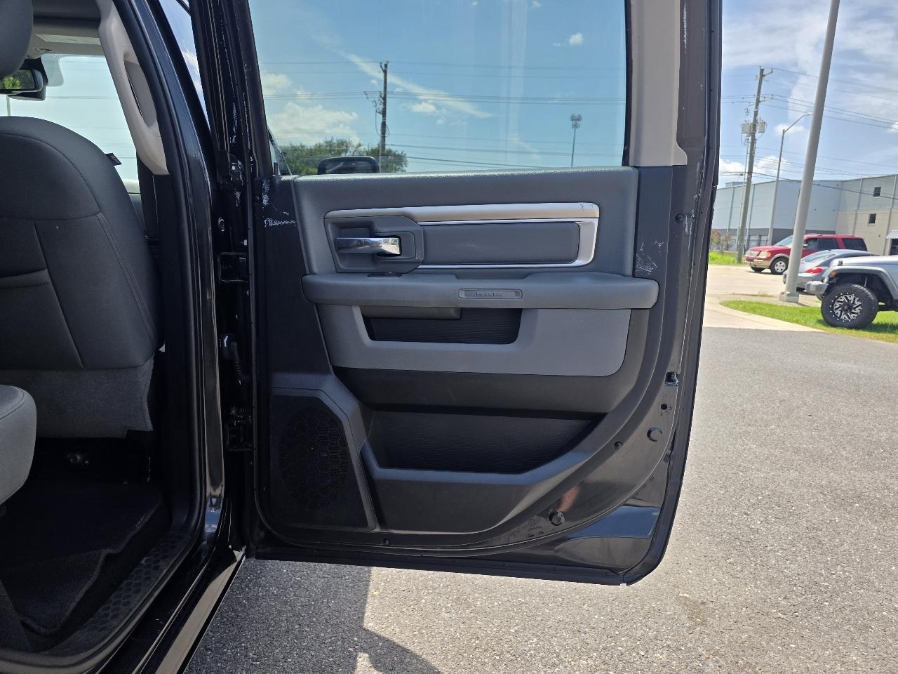 RAM 1500 Big Horn 4x4 Crew Cab 5'7" Box 2018