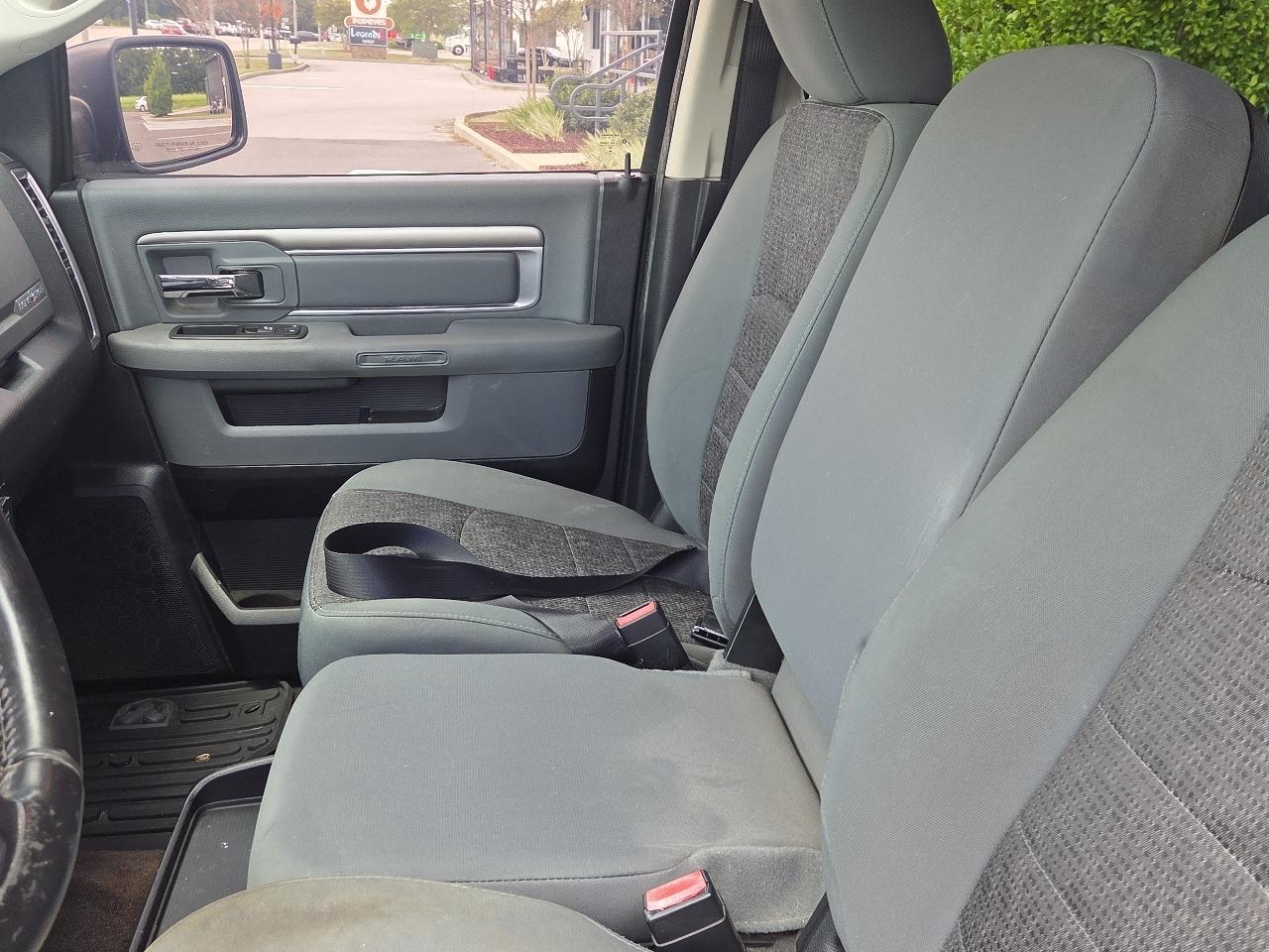 RAM 1500 2WD Crew Cab 140.5" Lone Star 2016