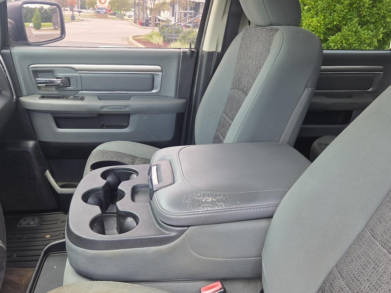 RAM 1500 2WD Crew Cab 140.5" Lone Star 2016